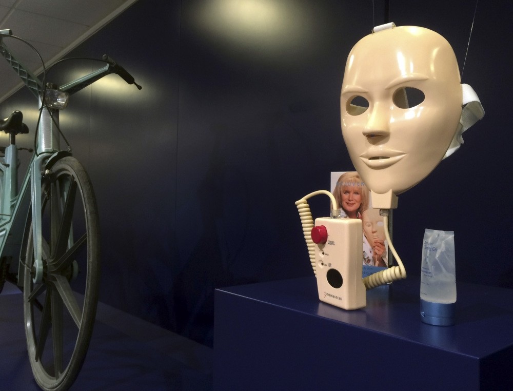 A u201cRejuveniqueu201d electric beauty mask on display at the Museum of Failure in Helsingborg.