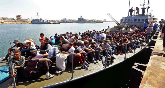 إيطاليا تحتجز المهاجرين بأقفاص كبيرة وتنوي زيادة أعداد المطرودين 4 مرات