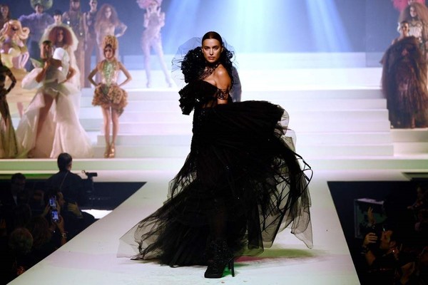 Russian model Irina Shayk presents a creation by Jean Paul Gaultier during the Women's Spring-Summer 2020 Haute Couture collection fashion show in Paris, on Jan. 22, 2020. (AFP Photo)