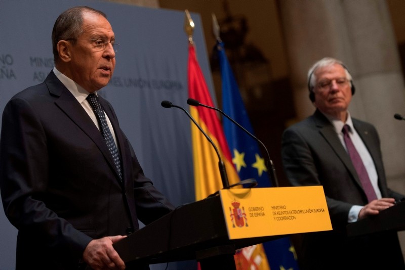 Spanish Foreign Minister Josep Borrell and his Russian counterpart Sergei Lavrov (L) hold a press conference at the Spanish foreign ministry in Madrid on November 6, 2018. (AFP Photo)