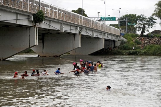 5 000 Migrant Caravan Continues Toward Us Border Daily Sabah 5 000 Migrant Caravan Continues Toward Us Border Daily Sabah