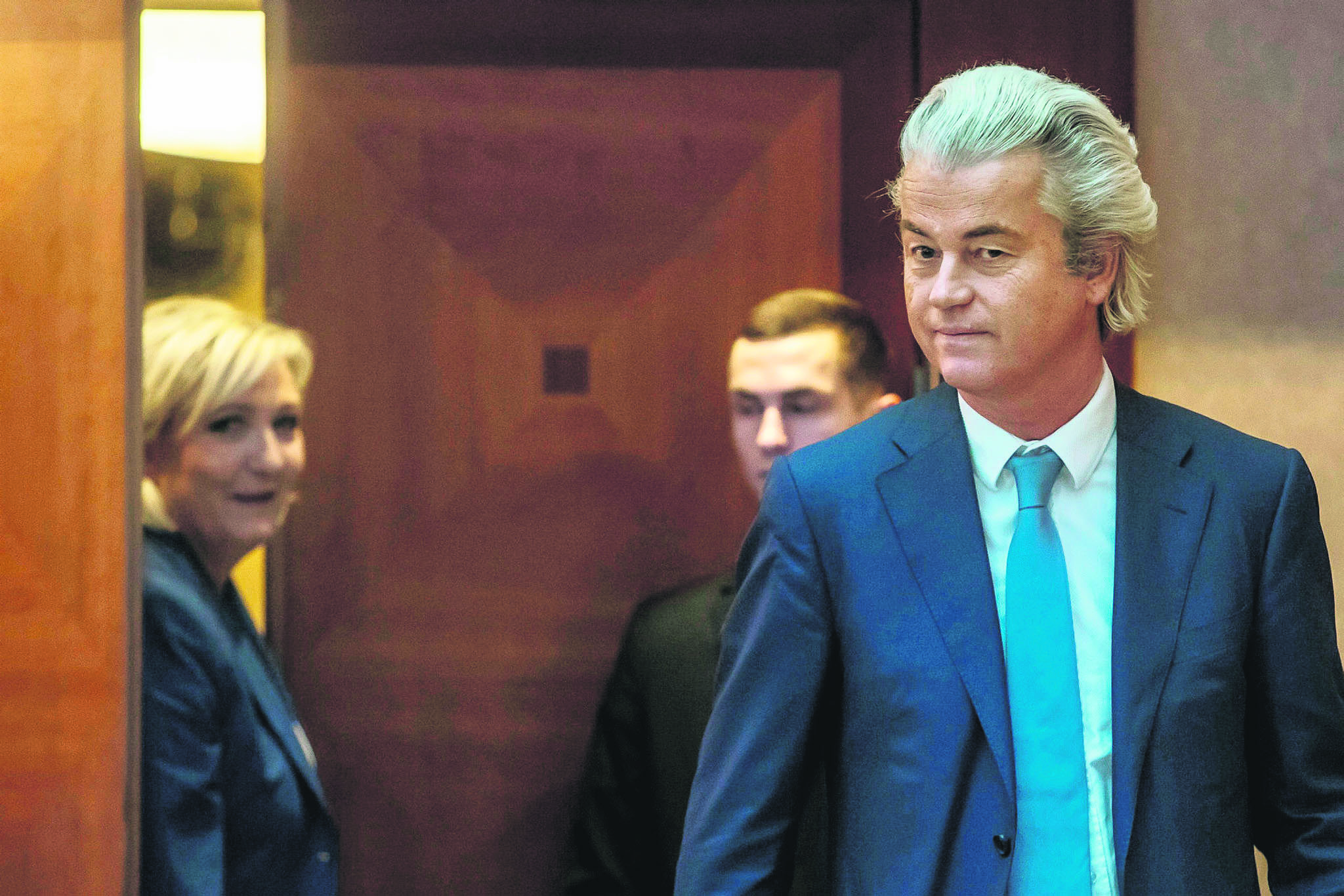 Marine Le Pen (L), head of French far-right National Front (FN) party and Dutch far-right politician Geert Wilders (R) of the PVV party arrive for a press conference in Prague, Dec. 16, 2017.