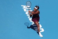 Williams hits a return against McHale during their women's singles match at the Auckland Classic, Jan. 9, 2020. (AFP Photo)