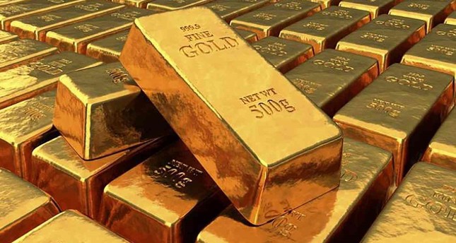 تثبيت الفائدة الأمريكية يصعد بالذهب ويضعف الدولار