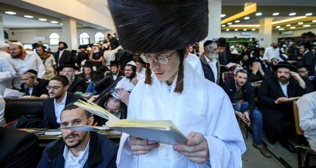 يهود يحتفلون بعيد روش هاشناه في أوكرانيا رويترز