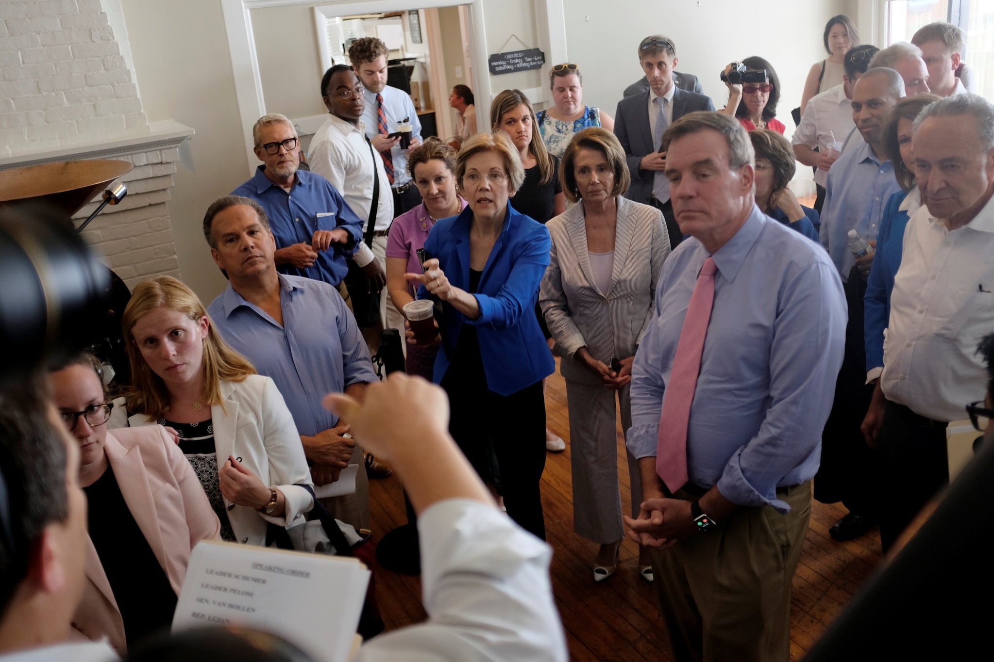 US senators huddle together in a coffee shop before unveiling the Democratic party's ,A Better Deal, for working Americans in Berryville, Virginia, U.S., July 24, 2017. (REUTERS Photo)