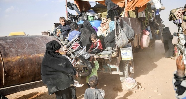 مدنيون يفرون من مناطق القتال في دير الزور الفرنسية