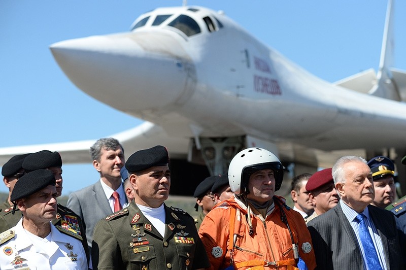 Venezuelan Defense Minister Vladimir Padrino (2-L) pictured after the arrival of two Russian Tupolev Tu-160 strategic long-range heavy supersonic bomber aircraft at Maiquetia International Airport, just north of Caracas, Dec. 10, 2018. (AFP Photo)