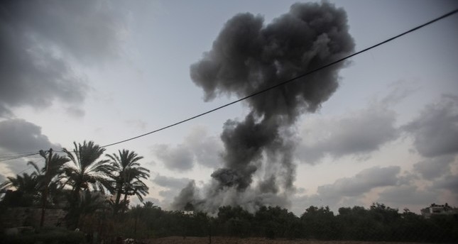 تصاعد أعمدة الدخان جراء قصف مدفعي إسرائيلي شرقي قطاع غزة  EPA