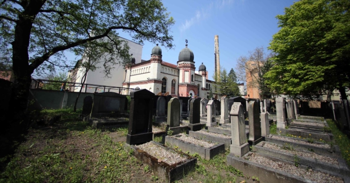 View taken on May 5, 2013 shows the Jewish cemetery and the synagogue in Halle an der Saale, eastern Germany. (AFP Photo)