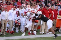 Wide receiver Whop Philyor of the Indiana Hoosiers avoids the tackle of cornerback Lamar Jackson of the Nebraska Cornhuskers, Lincoln, Oct. 26, 2019. (AFP Photo) 
