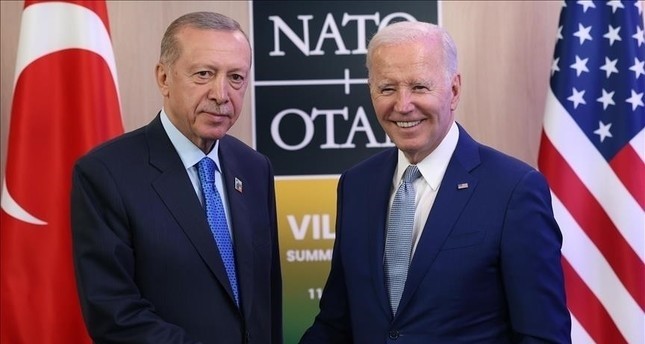 الرئيس التركي رجب طيب أردوغان ونظيره الأمريكي جون بايدن في قمة الناتو الأناضول