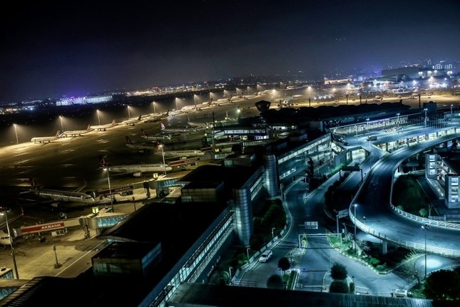 Umzug Der Superlative Angestellte Und Passagiere Verabschieden Sich Von Flughafen Ataturk Photo 1 30 Ds Gallery Nation