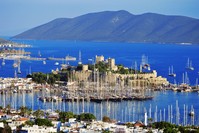 Built in the early 15th century, Bodrum Castle is the landmark of the resort town in Muu011fla.