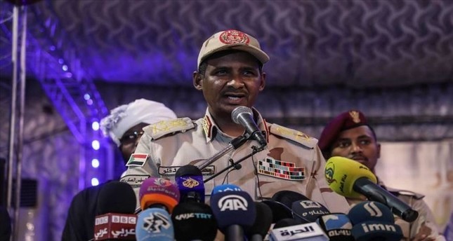 العسكري السوداني يهاجم قوى التغيير ويتمسك بالتفاوض