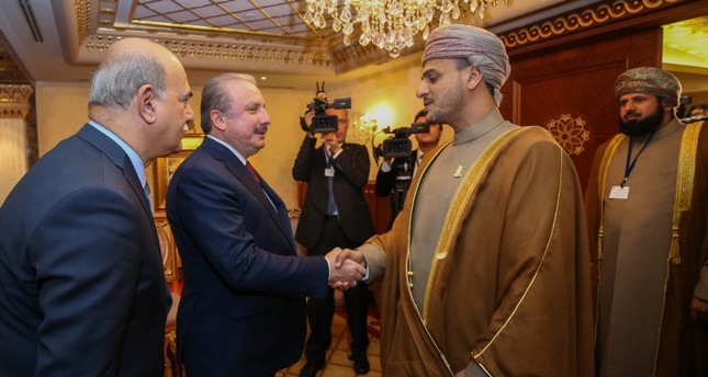 رئيس البرلمان التركي يلتقي نائب نظيره العماني بأنطاليا