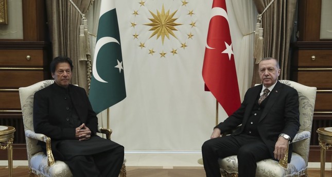 President Recep Tayyip Erdoğan (R) and Pakistan's Prime Minister Imran Khan pose for the media before their meeting on bilateral relations, Ankara, Jan. 4, 2019.