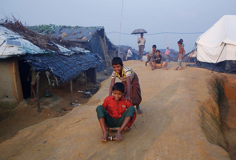 Rohingya refugee children play ouside their shelters at Kutupalong refugee camp near Cox's Bazar, Bangladesh October 24, 2017 (Reuters Photo)