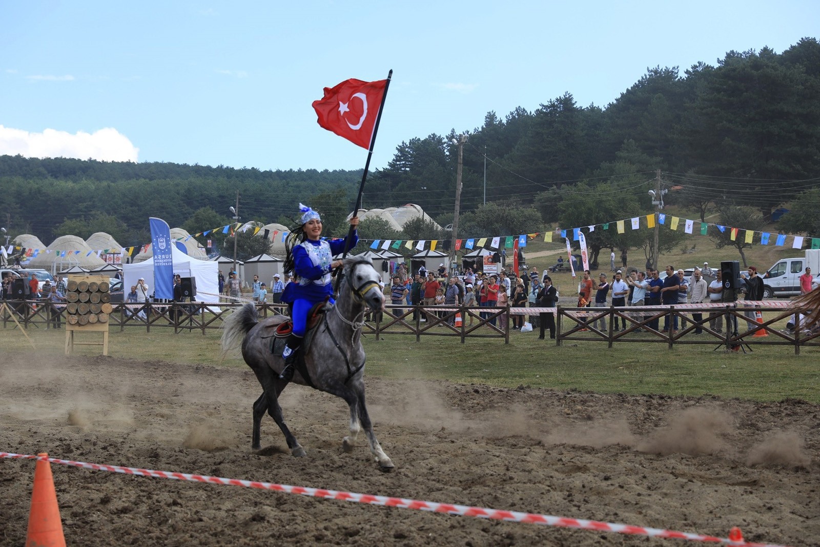 Традиционные виды спорта тюркского мира показали на фестивале в Бурсе