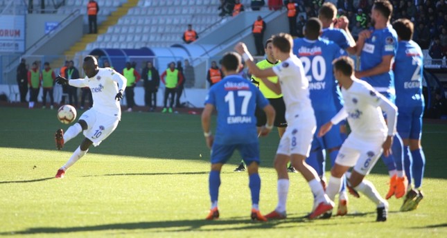 قاسم باشا يتصدر الدوري التركي مؤقتاً بعد تعادله مع أرضروم