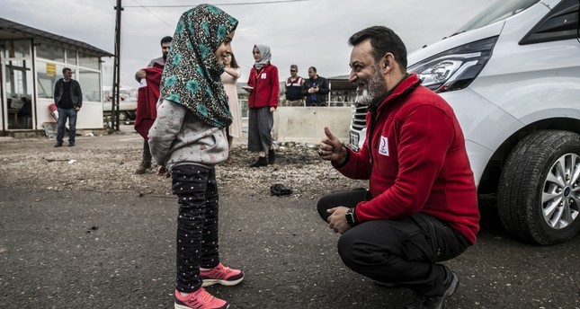 بمساعدة الهلال الأحمر التركي.. الطفلة السورية مايا تخطو أولى خطواتها نحو المستقبل