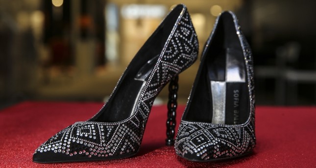 حذاء صنعته شركة بيرم بولات التركية تم بيعه بمبلغ 10 آلاف يورو. الأناضول
