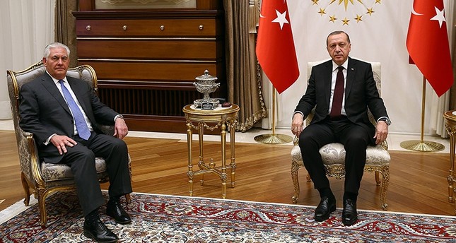 الرئيس التركي أردوغان أثناء استقباله وزير الخارجية الأمريكي ريكس تيلرسون بالمجمع الرئاسي التركي في أنقرة 15 فبراير 2018  وكالة الإخلاص للأنباء