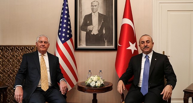 تشاوش أوغلو مستضيفاً نظيره الأمريكي في مقر الخارجية التركية بأنقرة رويترز