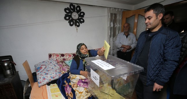 في تركيا.. صندوق الانتخابات يصل إلى المرضى المقعدين في منازلهم