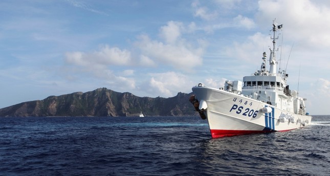 سفينة لخفر السواحل الياباني قبالة إحدى الجزر المتنازع عليها مع الصين رويترز
