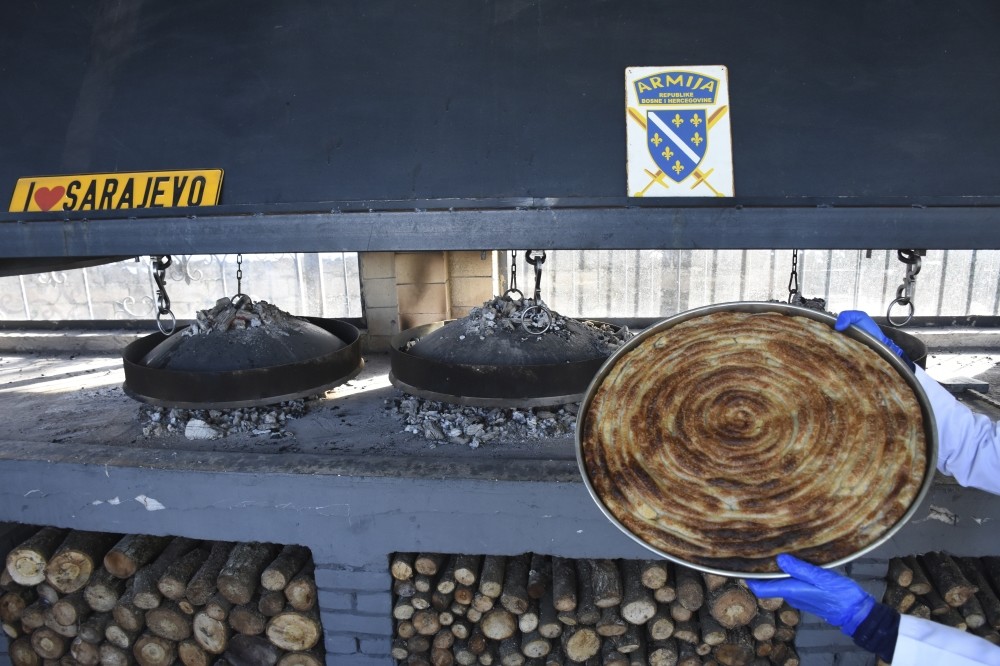 With an aim to transfer Bosnian culture to the following generations, Atlu0131 Konak offers Bosnian pitas, prepared in accordance with hundreds of years of traditions.