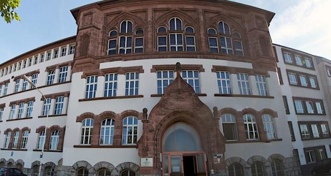 Deutsches Gymnasium bespitzelt betende Schüler