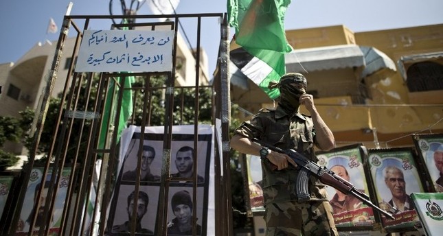 إسرائيل تحرك ملف جنودها الأسرى لدى حماس