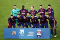 Barcelona players pose for a team photo before kickoff, Jeddah, Saudi Arabia, Jan. 9, 2020. (Reuters Photo)