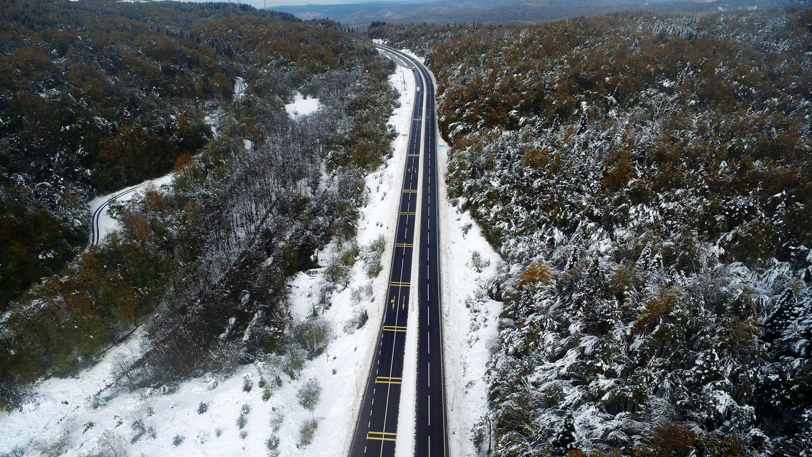 Зимняя сказка: в нескольких регионах Турции выпал снег