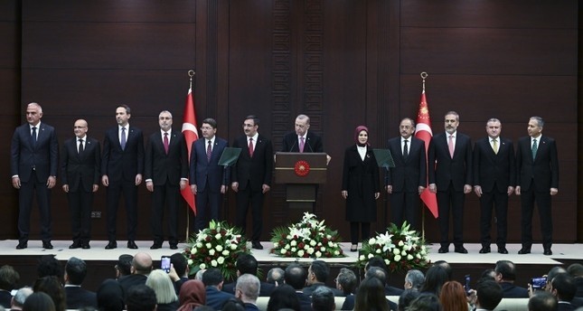 الرئيس أردوغان مع أعضاء الحكومة الجديدة. 3 يونيو 2023 الأناضول