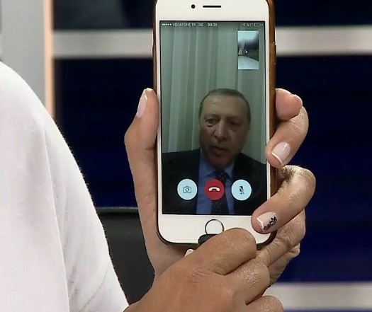 Erdoğan addresses to Turkish public through FaceTime