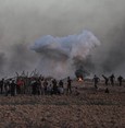 إصابة 11 فلسطينياً برصاص جيش الاحتلال قرب السياج الفاصل في غزة
