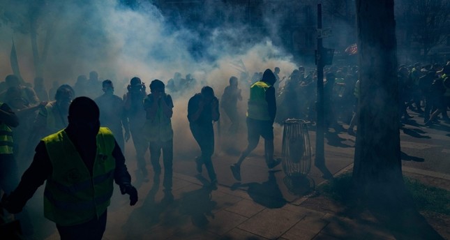 مواجهات بين الشرطة والسترات الصفراء في باريس