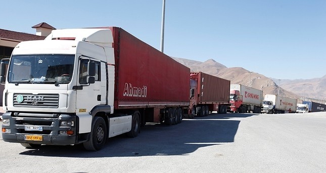 Trucks are seen at Haj Omran border, on the border between Iran and Kurdistan Regional Government (KRG), Iraq, Oct. 14, 2017. (Reuters Photo)