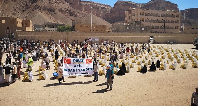 جمعية تركية ترسل 5 آلاف سلة غذائية إلى اليمن