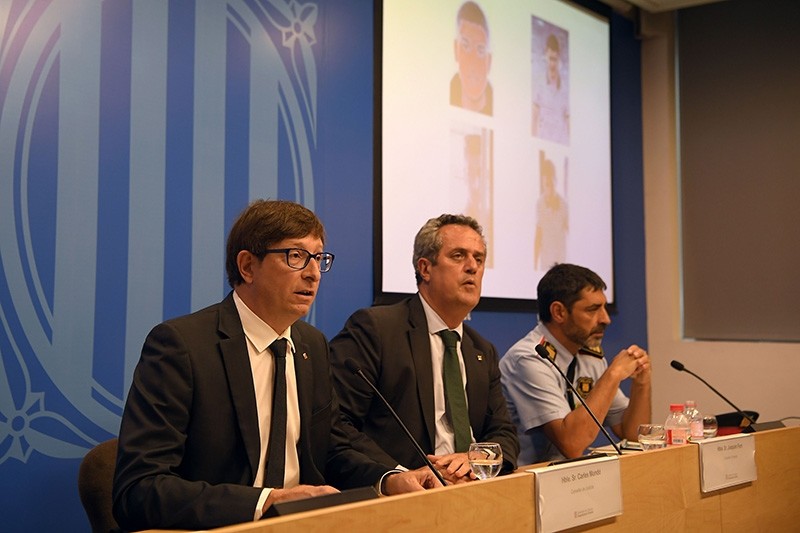 Catalan Justice Minister Carles Mundo (L) speaks past Josep Lluis Trapero, chief of the Catalan regional police ,Mossos D'Esquadra, (R) and Catalan Interior Minister Joaquim Forn during a press conference in Barcelona on Aug. 21, 2017. (AFP Photo)