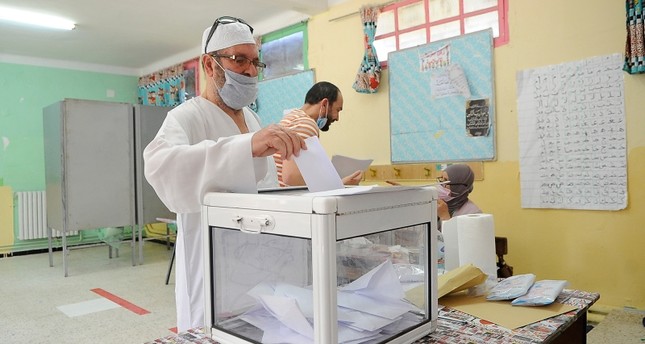 جانب من الانتخابات النيابية التي جرت في الجزائر الأسبوع الماضي الأناضول