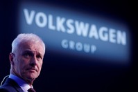 Volkswagen CEO Matthias Mueller poses for a photograph after an interview with Reuters ahead of the 88th International Motor Show at Palexpo in Geneva, Switzerland, March 5, 2018. (REUTERS Photo)