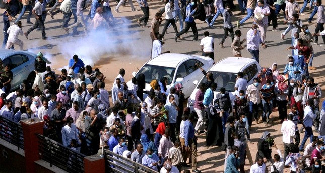 السودان يقرر زيادة أجور العاملين بالدولة على وقع المظاهرات