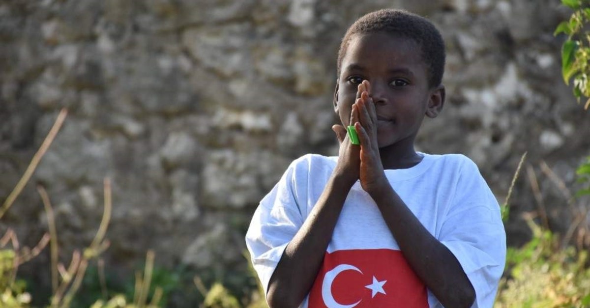 A child in Zanzibar, Africa during the visit of Turkey's Diyanet Foundation ( RECEP BILEK - ANADOLU AJANSI )