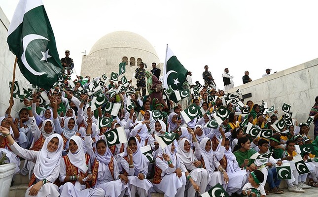 Pakistani girls attend a ceremony at the mausoleum of founder of Pakistan, Muhammad Ali Jinnah, as national celebrates the Independence Day, in Karachi, Pakistan, Aug. 14, 2017. (EPA Photo)