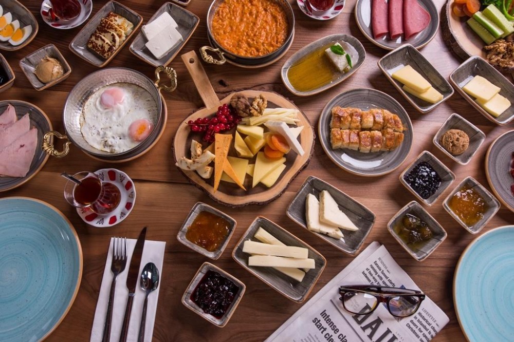 A breakfast table at Fahham