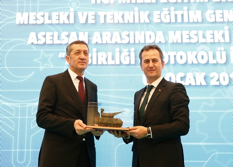 Photo shows Education Minister Ziya Selu00e7uk (L) and the general director of ASELSAN Haluk Gu00f6rgu00fcn. (AA Photo)