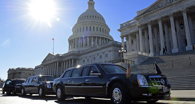 السيارة الرئاسية أمام مبنى الكونغرس الذي منعت روسيا اليوم من تغطية أخباره من الأرشيف